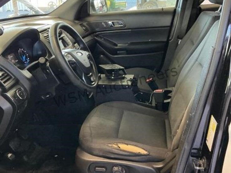 2017-ford-explorer-image-22
