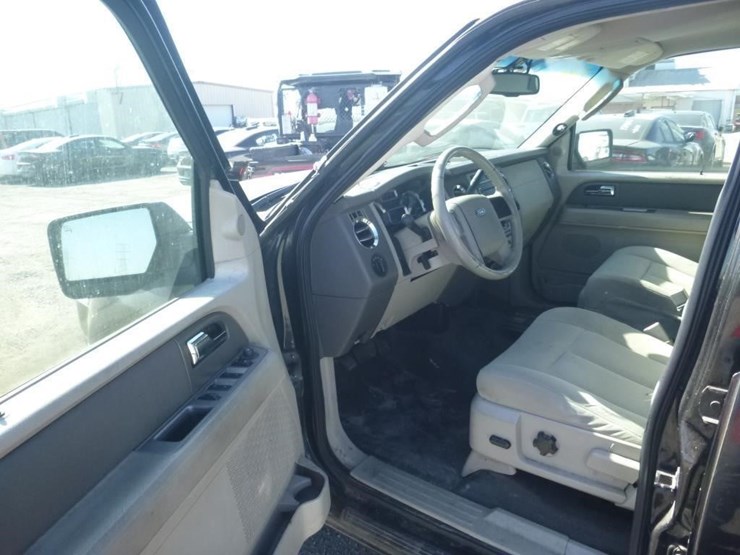 2011-ford-expedition-image-5