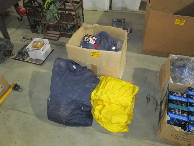 #45057-•-lot-of-winter-clothes-inv#45057-image-1