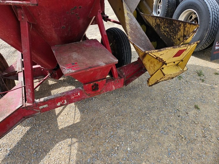 new-holland-352-image-31