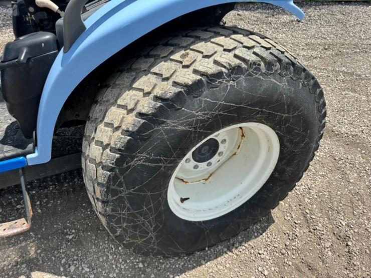 new-holland-boomer-3040-image-13