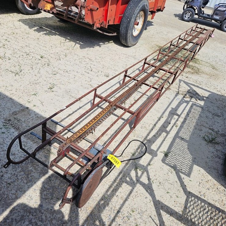 NEW HOLLAND 25