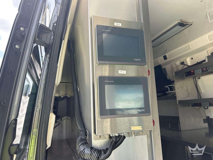 2021-mercedes-benz-sprinter-4500-image-31