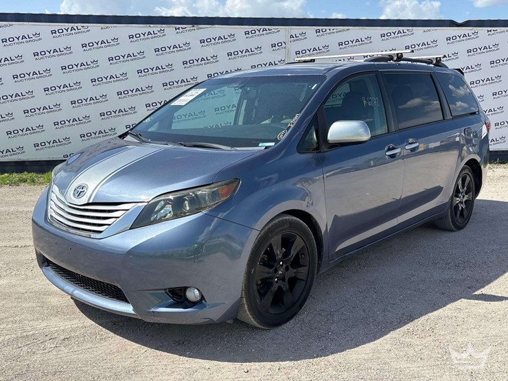 2017-toyota-sienna-image-1