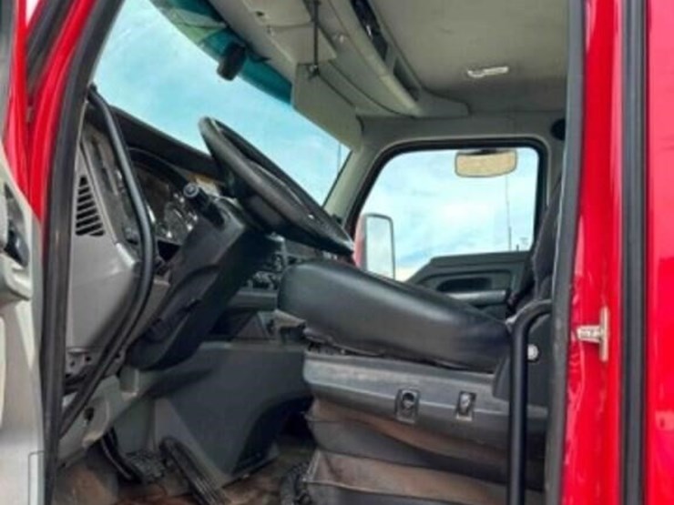 2018-kenworth-t680-image-21