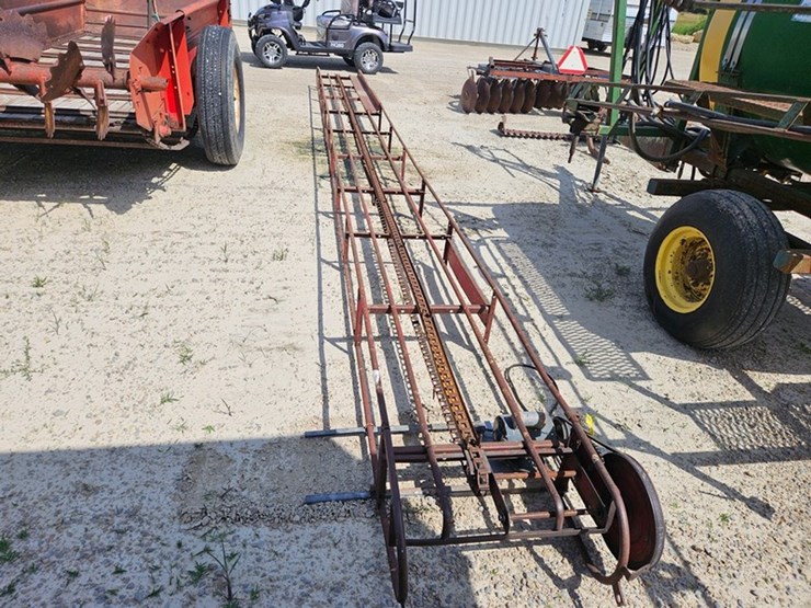 new-holland-25-image-18