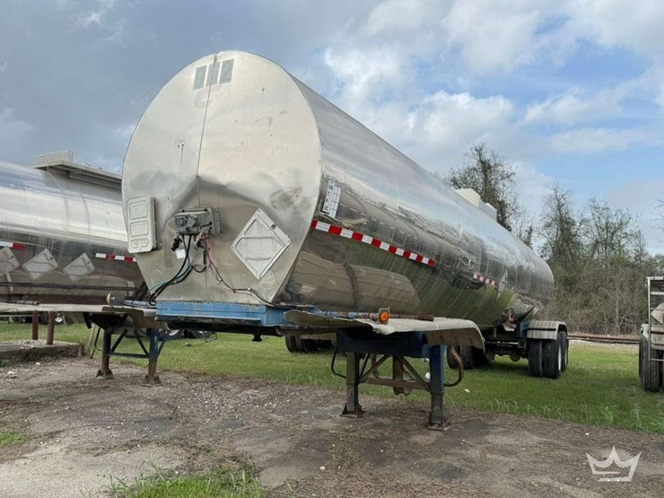 1984-brenner-tank-inc.-6,900-gallon-t/a-chemial-tanker-trailer-image-1