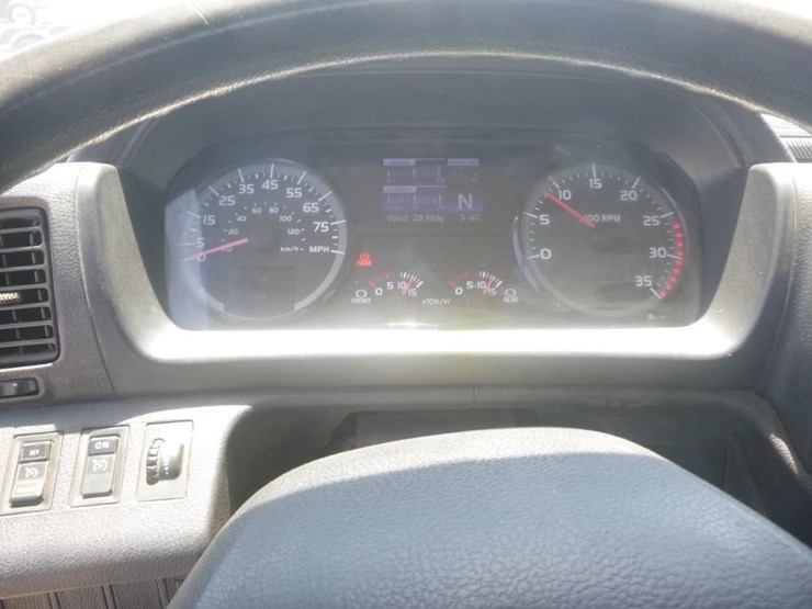 2015-hino-268-image-30