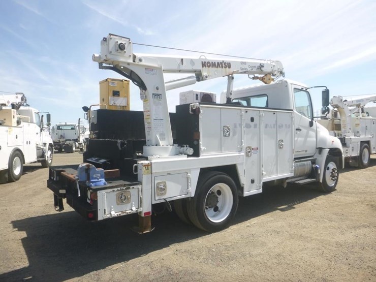 2015-hino-268-image-3