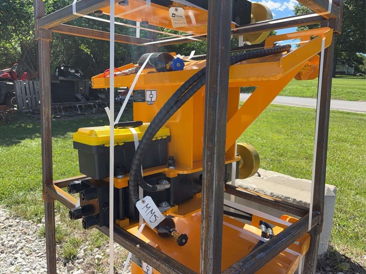 giyi-ad680-hydraulic-pile-hammer-image-5