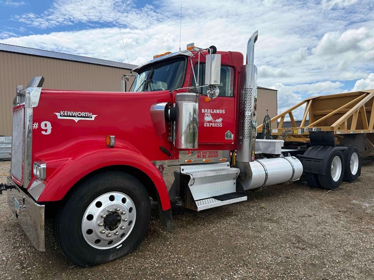 2001-kenworth-w900l-image-1