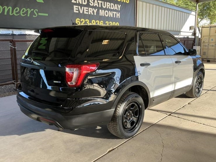 2017-ford-explorer-image-7
