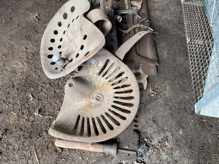 assorted-farm-equipment-and-hand-tools-lot-image-5