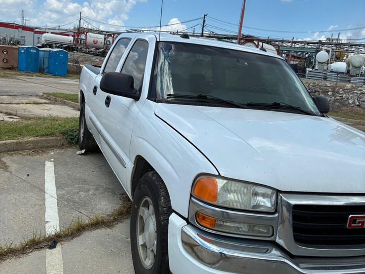 #52-•-2005-gmc-sierra-image-1