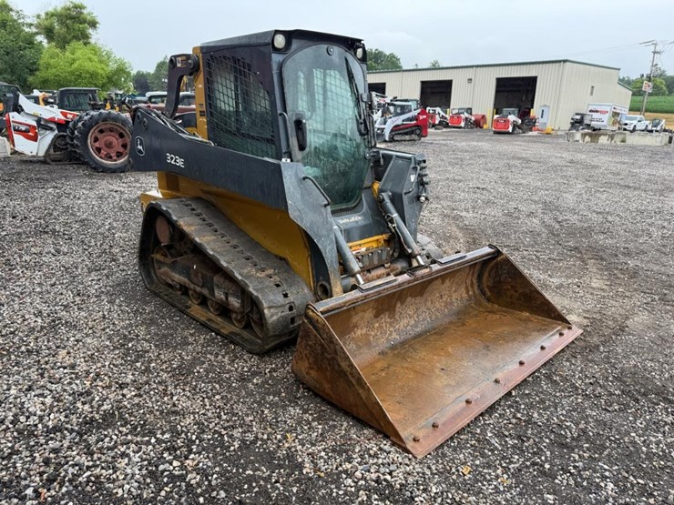 2018-deere-323e-image-6