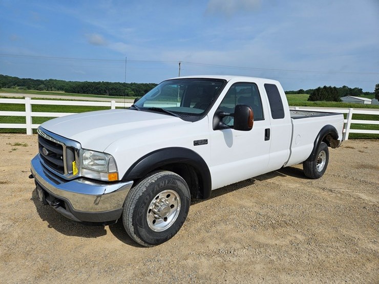 2004-ford-f250-xlt-image-1