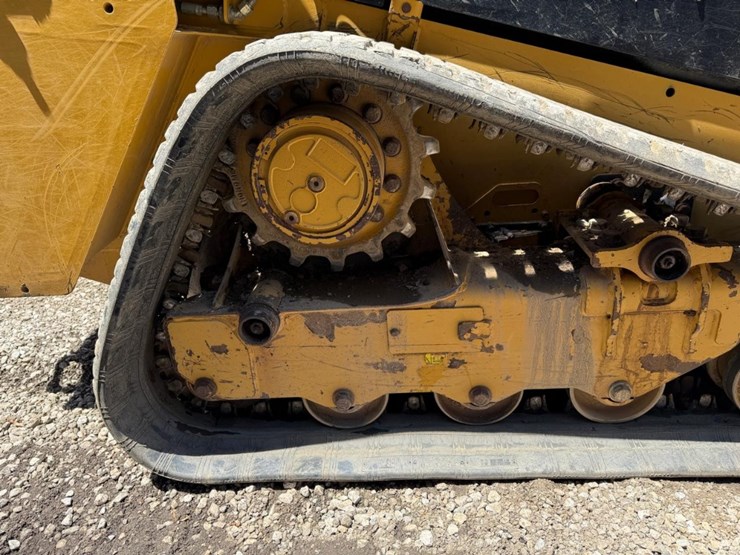2019-caterpillar-239d3-image-13