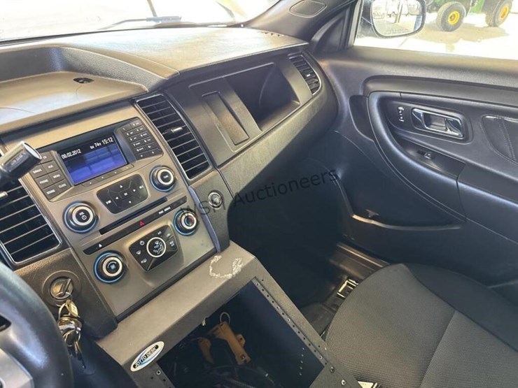 2013-ford-taurus-sdn-image-18