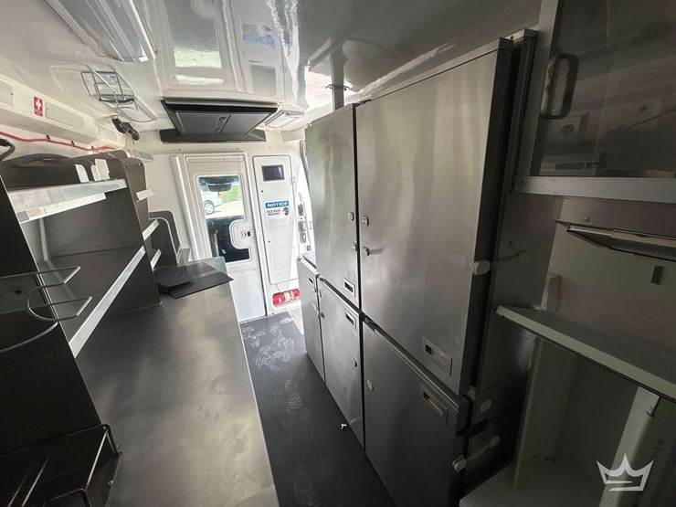 2021-mercedes-benz-sprinter-4500-image-27