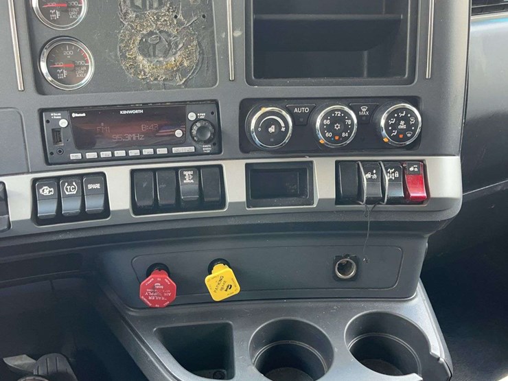 2022-kenworth-t680-image-21