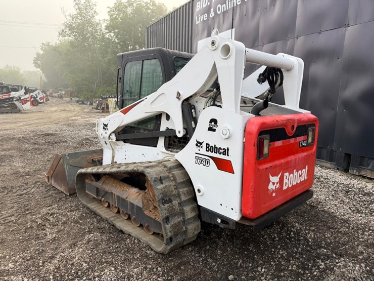 2019-bobcat-t740-image-2