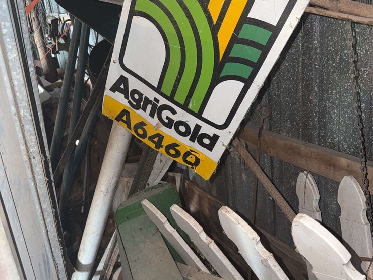 assorted-farm-equipment-and-agrigold-signage-lot-image-4