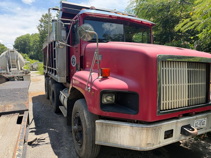 #10-•-international-tri-axle-dump-truck-image-1