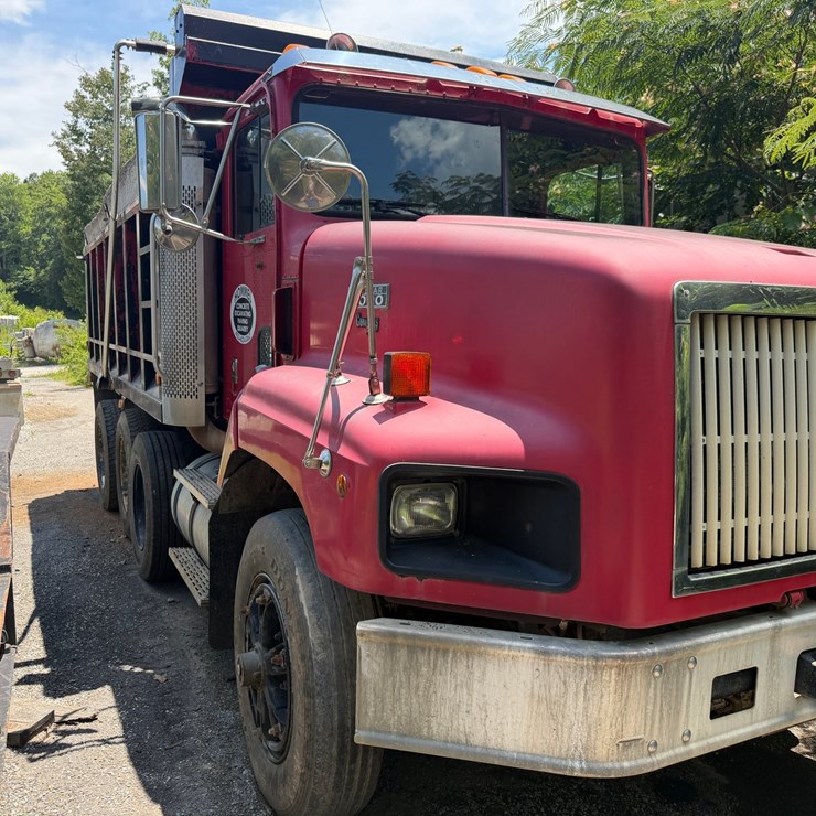 #10 • INTERNATIONAL TRI-AXLE DUMP TRUCK