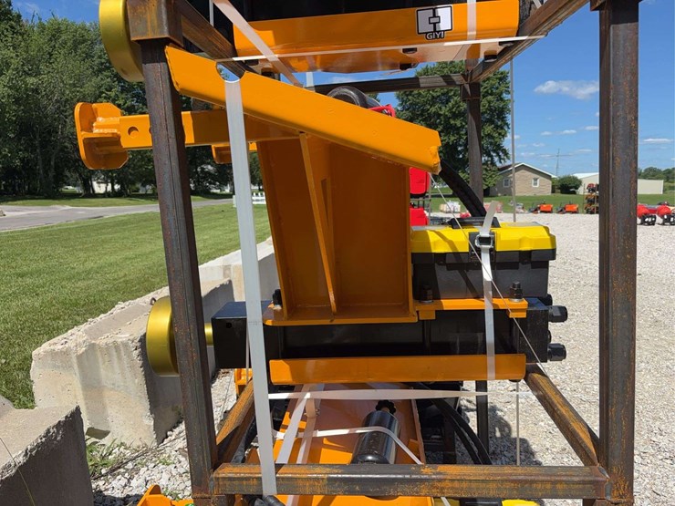 giyi-ad680-hydraulic-pile-hammer-image-2