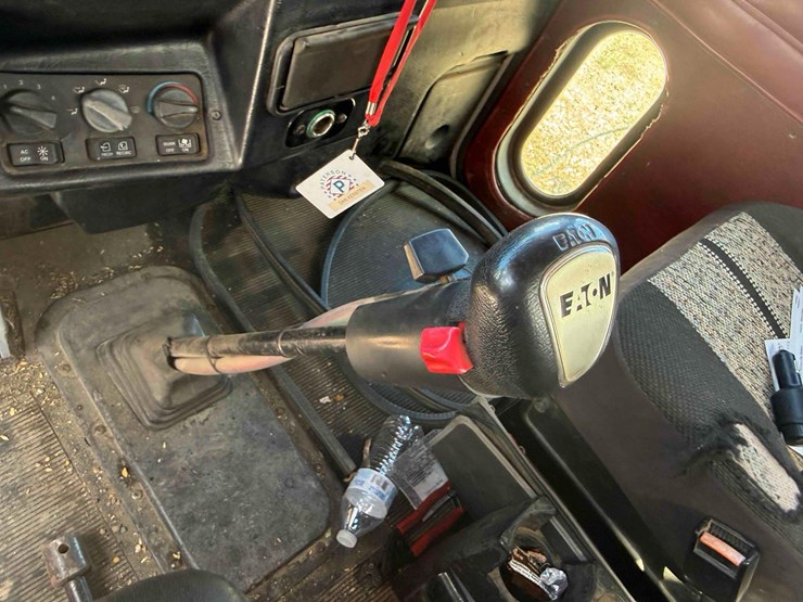 1999-peterbilt-378-image-26