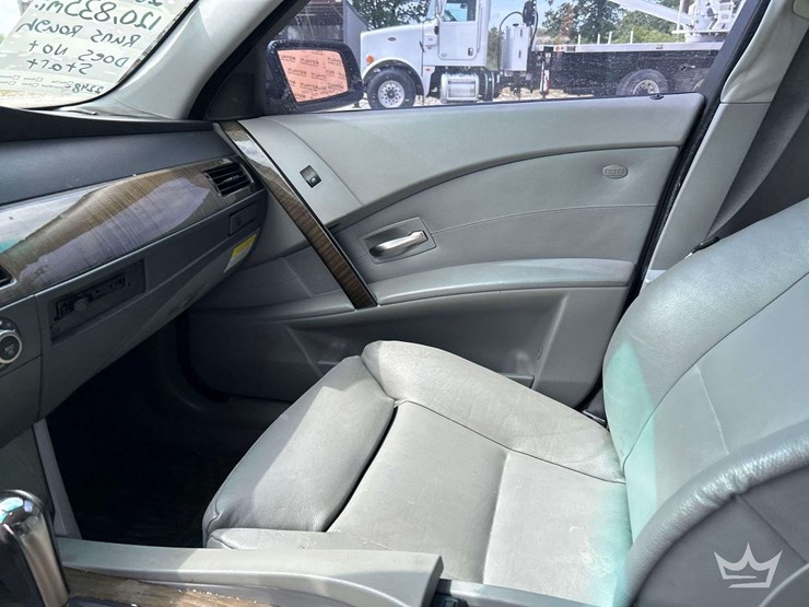 2005-bmw-545i-sedan-image-20