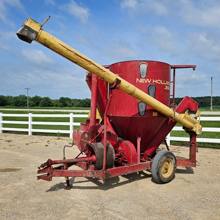 NEW HOLLAND 352
