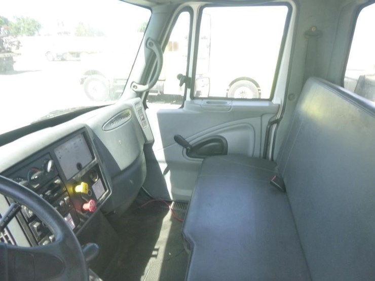 2007-international-durastar-4400-image-11