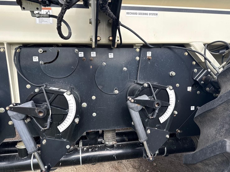 2006-bourgault-8710-air-seeder-image-15