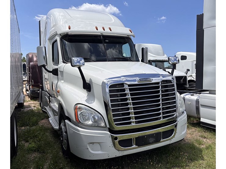 2020-freightliner-cascadia-125-image-2