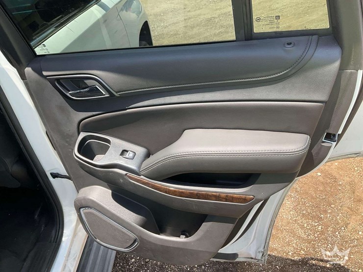 2020-chevrolet-tahoe-image-21