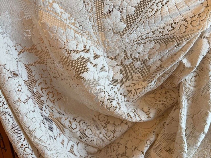 quaker-lace-tablecloth-image-2