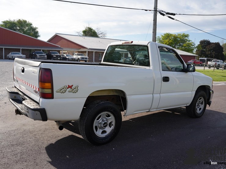 2002-gmc-sierra-1500-image-5