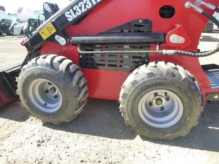 2026-sdlool-323tz-skid-steer-loader-image-18