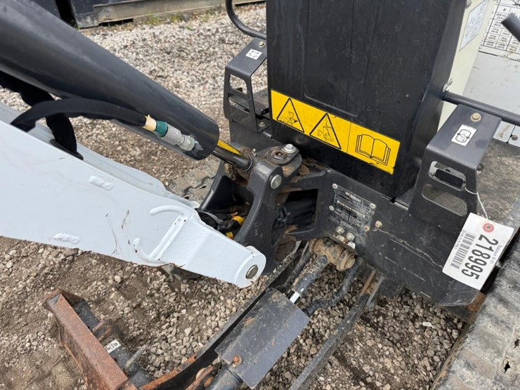 2022-bobcat-e10-image-13