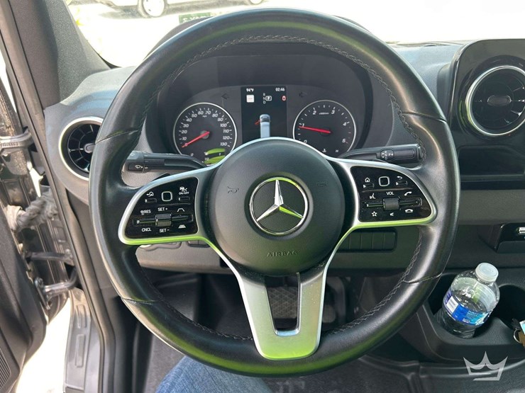 2021-mercedes-benz-sprinter-4500-image-11