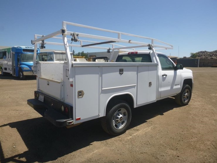 2015-chevrolet-2500-image-3