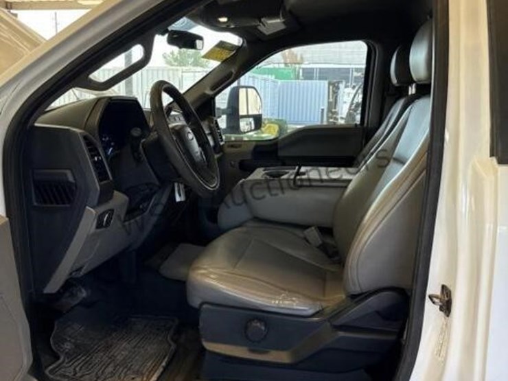 2017-ford-f550-image-25