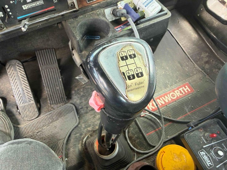 2001-kenworth-w900l-image-43