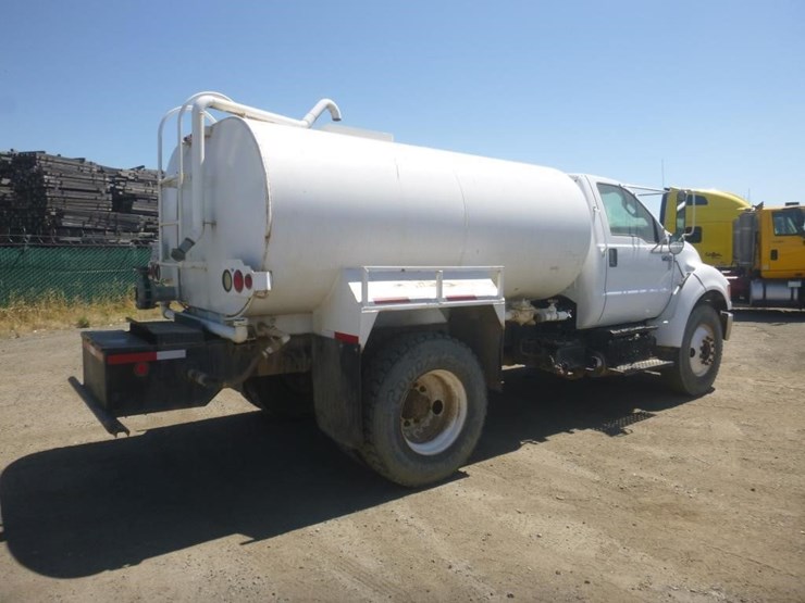 2011-ford-f750-image-3