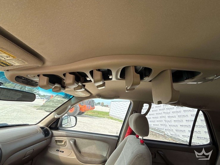 2002-toyota-sequoia-image-23