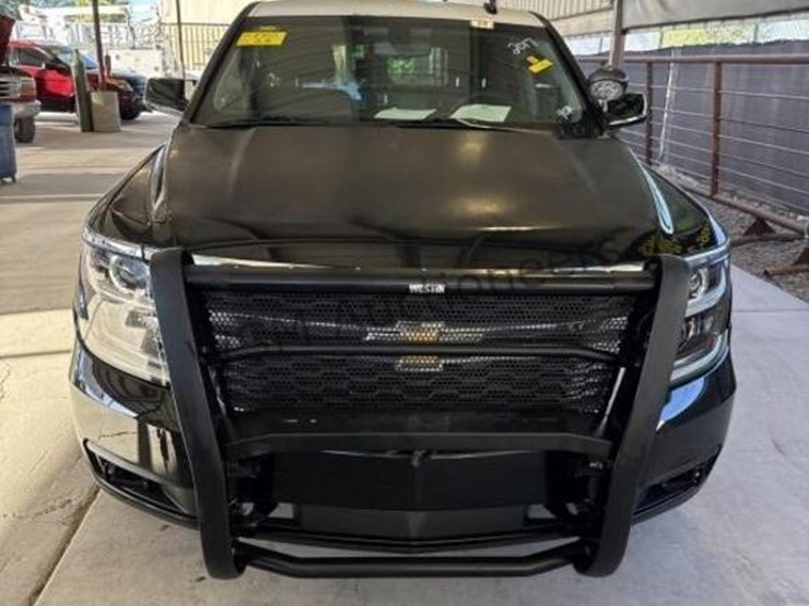 2017-chevrolet-tahoe-image-3