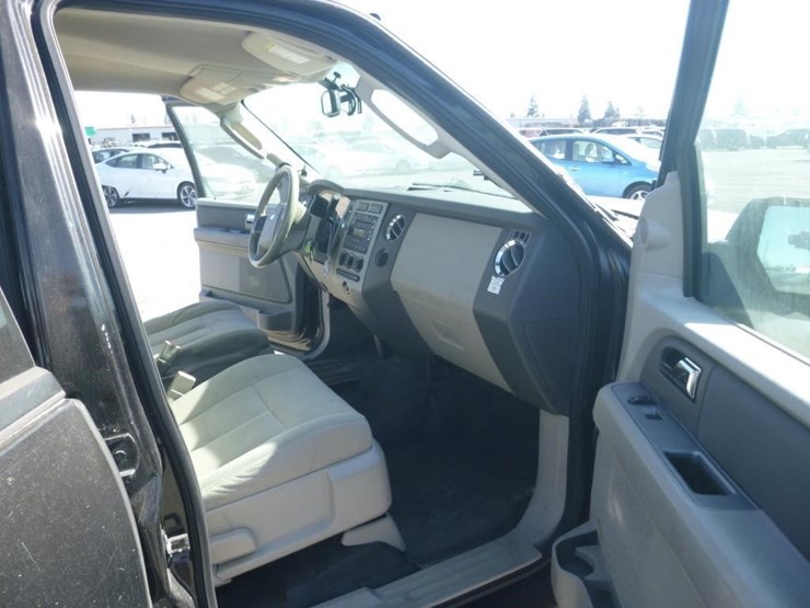 2011-ford-expedition-image-6