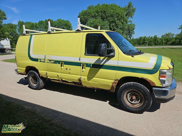 2010-ford-cargo-image-8