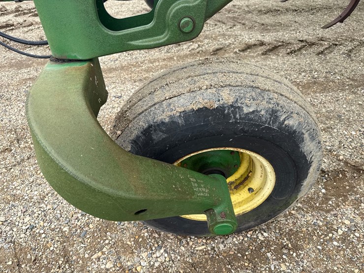 john-deere-2410-image-17